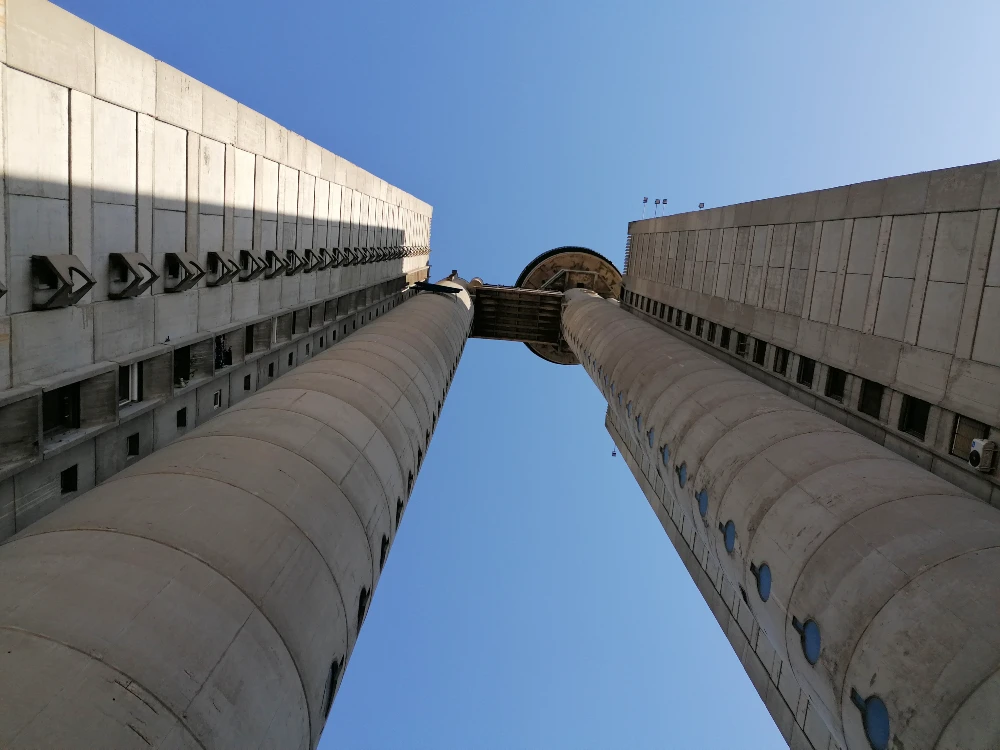 Sozialistische Moderna in Neu Belgrad - Genex Turm