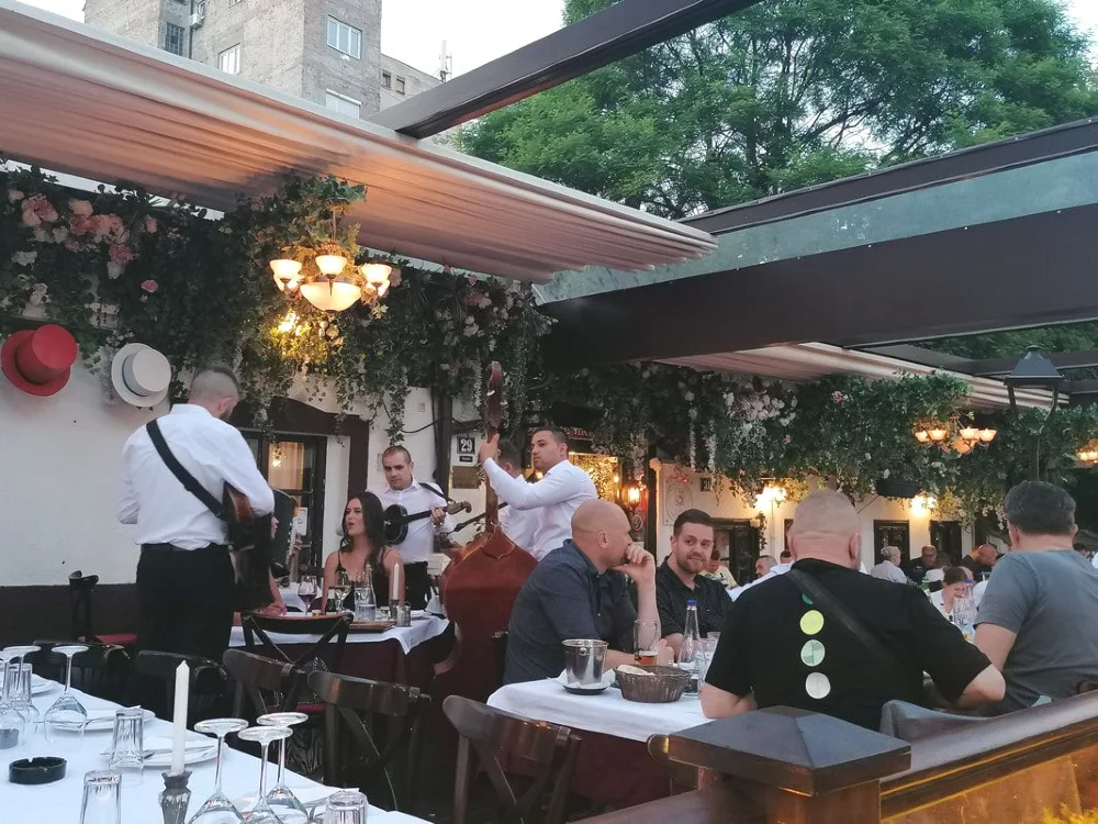 Skadarlija, das Bohemeviertel Belgrads, ist unvorstellbar ohne Musik am Abendessen