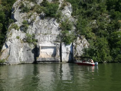 eisernes-tor-donau-schlucht-serbien-tabula-traiana eisernes-tor-donau-schlucht-serbien-tabula-traiana
